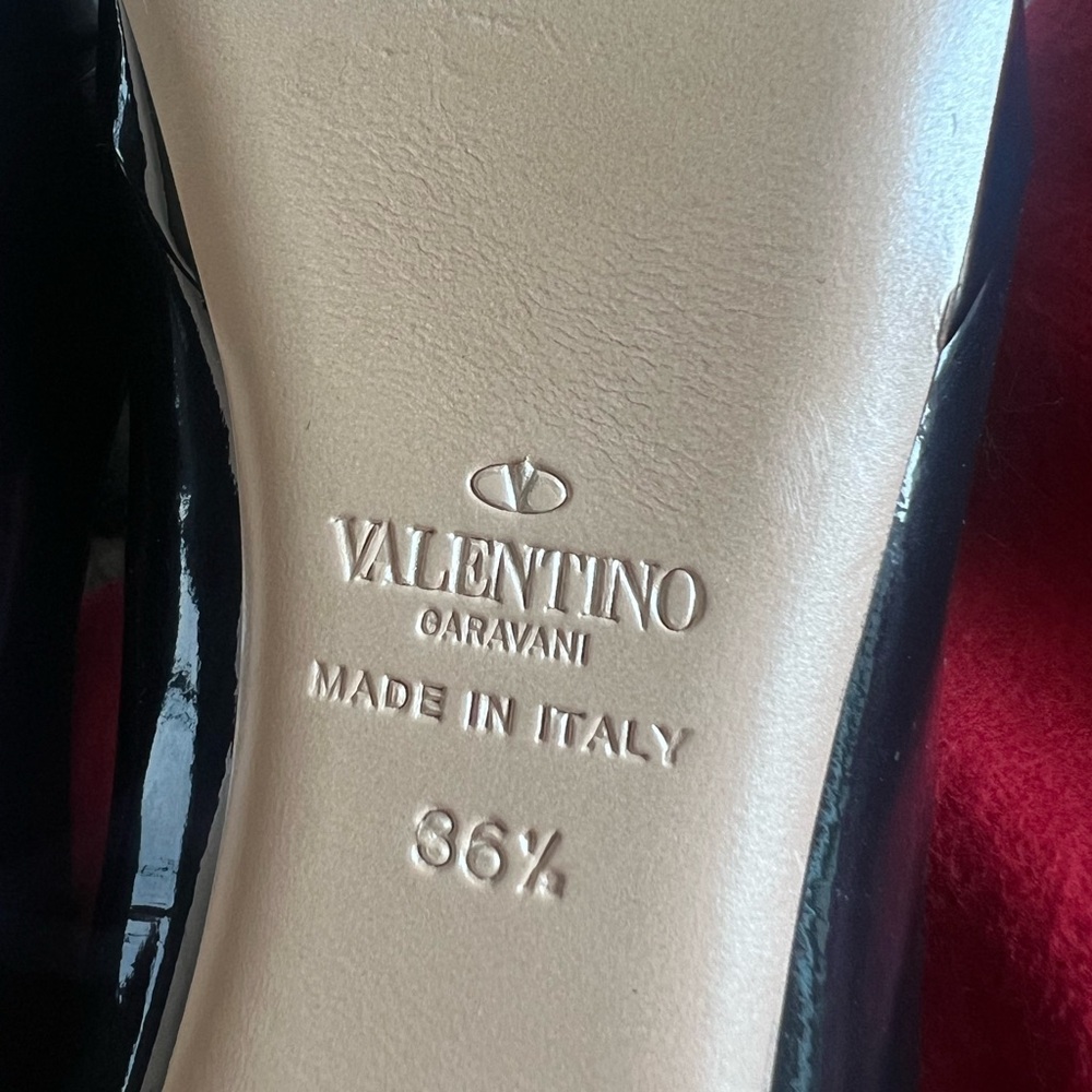 Valentino authentic patent leather bow stiletto heels - Picture 2 of 15